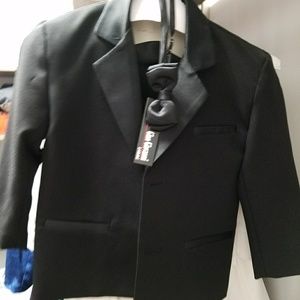 Toddler tuxedo set: Gino Giovanni 4 piece, size 4T